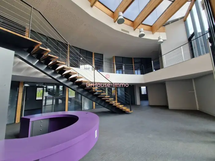 Bureau 25 pièces de 1 130 m² - Bourg-lès-Valence (26500)