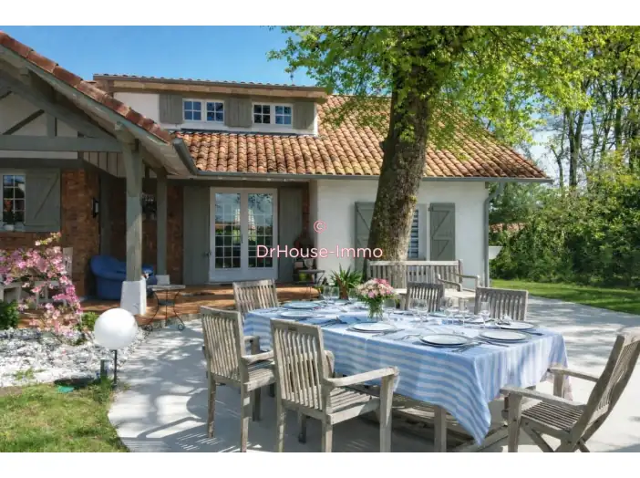 Maison 6 pièces de 145 m² - Saint-Vincent-de-Tyrosse (40230)