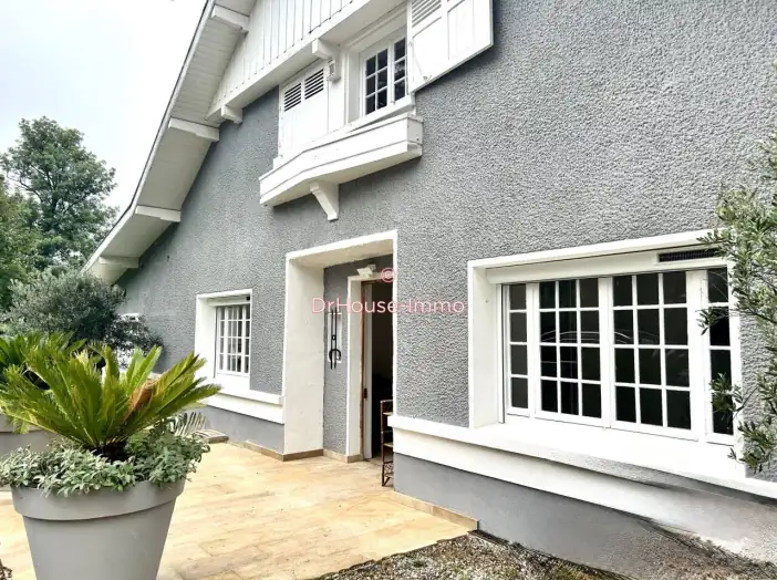 Maison 11 pièces de 380 m² - Saint-Cyr-au-Mont-d'Or (69450)