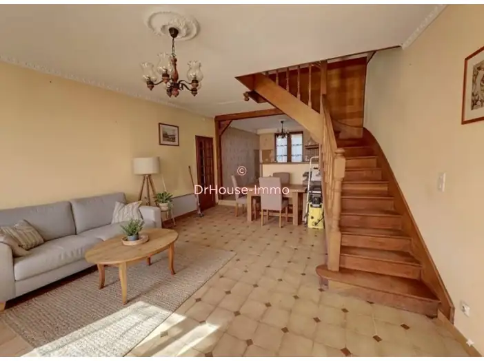 Maison 5 pièces de 130 m² - Saint-Cosme-en-Vairais (72110)
