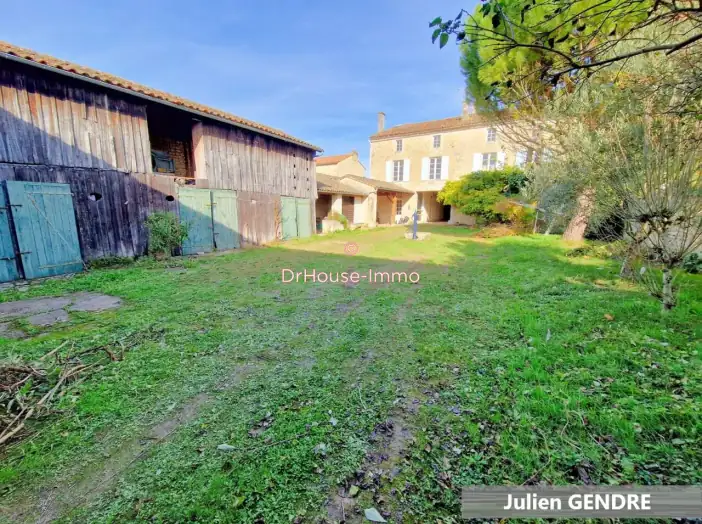 Maison 14 pièces de 337 m² - Brioux-sur-Boutonne (79170)