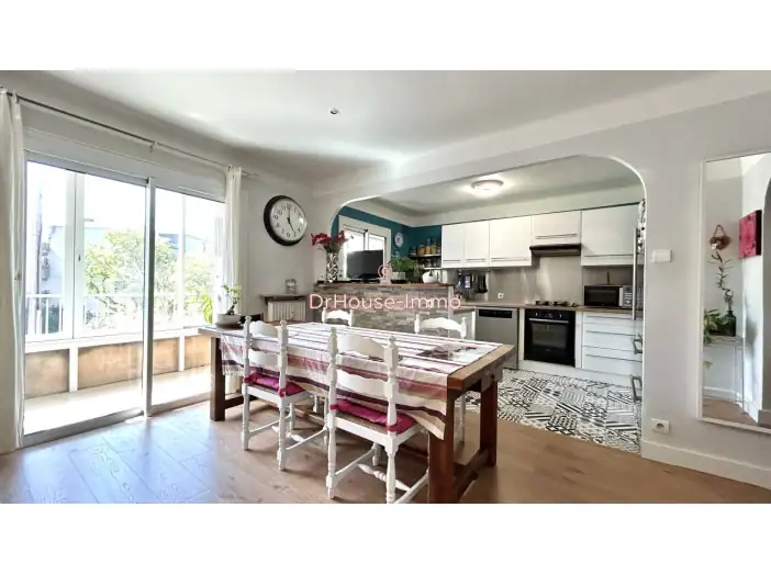 Appartement 3 pièces de 64 m² - Six-Fours-les-Plages (83140)