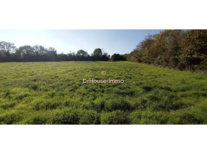 Terrain de 2 350 m² - Commequiers (85220)