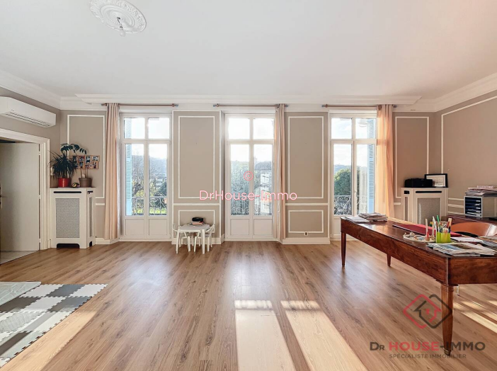 Maison de 265m² - 12 pièces