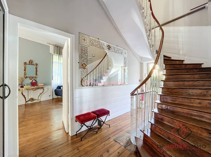 Maison de 265m² - 12 pièces