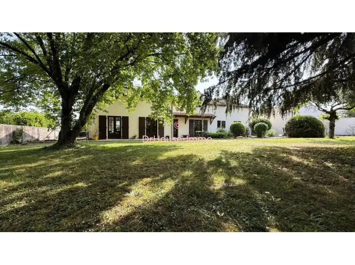 Maison 8 pièces de 227 m² - Chauray (79180)