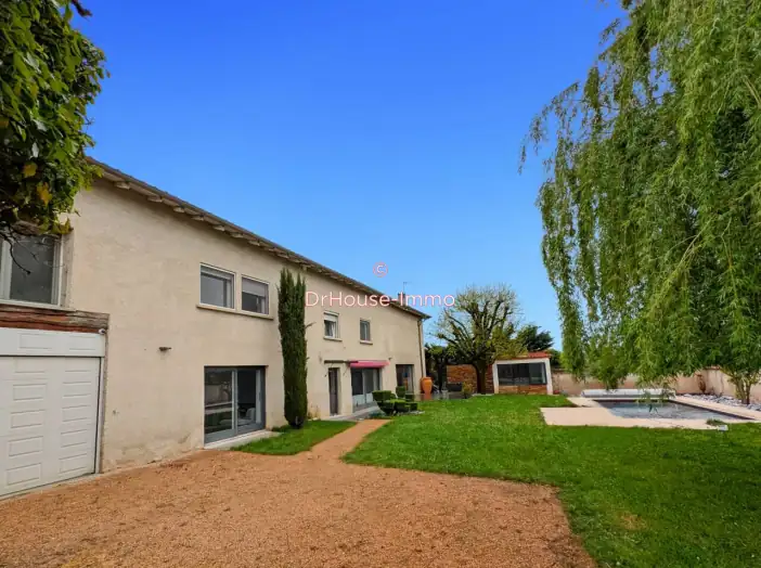 Maison 10 pièces de 270 m² - Massieux (01600)