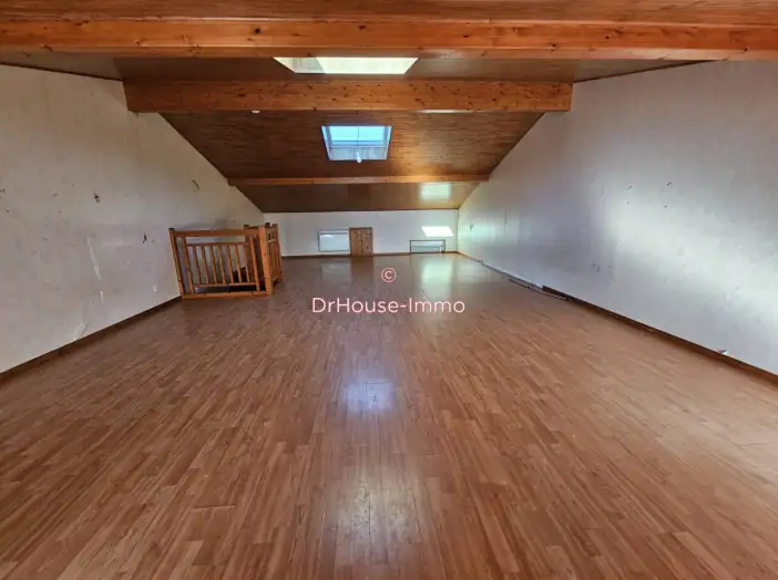 Maison 6 pièces de 143 m² - Saint-Savin (33920)