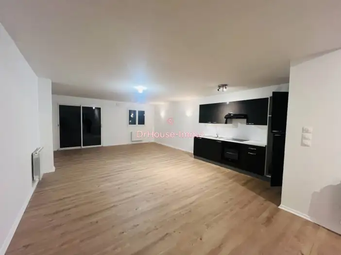 Immeuble 12 pièces de 180 m² - Loos (59120)