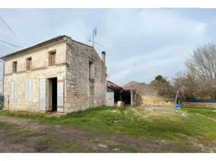 Maison en pierre 4 pièces de 3 326 m² - Port-d'Envaux (17350)