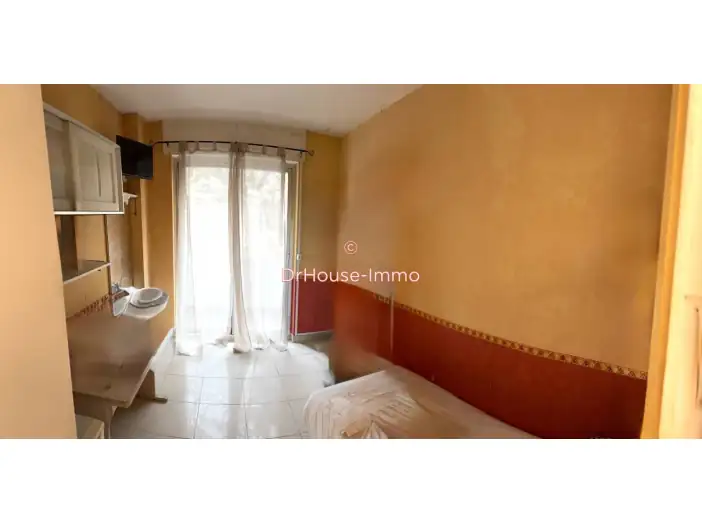 Appartement 1 pièce de 9 m² - Marseille (13008)