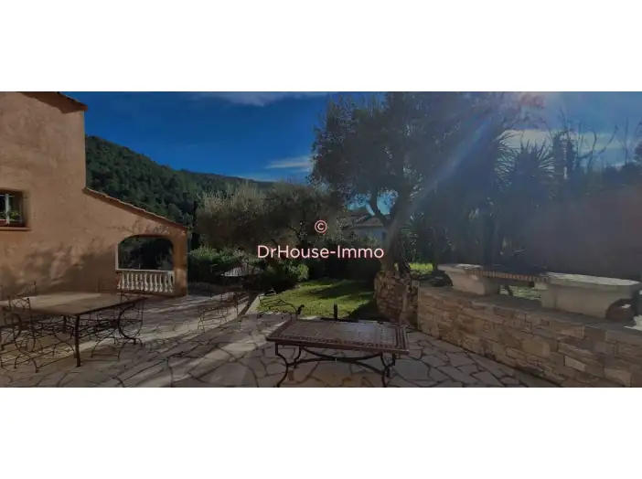 Maison 5 pièces de 184 m² - Solliès-Toucas (83210)