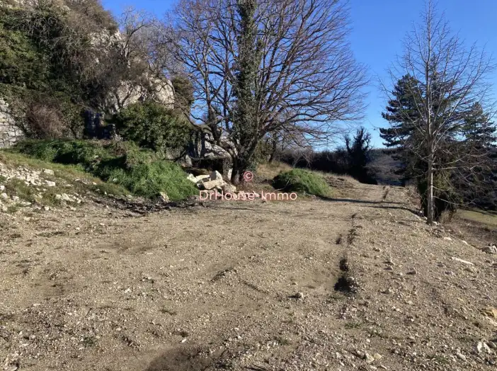 Terrain de 1 620 m² - Comps-sur-Artuby (83840)