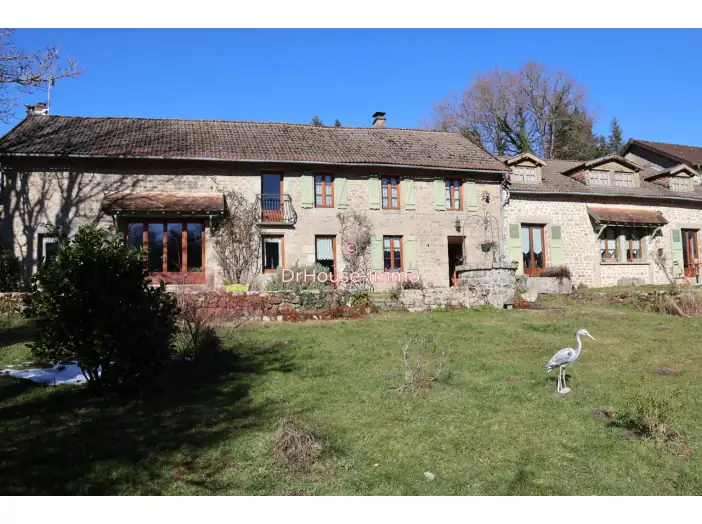 Maison 12 pièces de 323 m² - Saint-Léger-la-Montagne (87340)