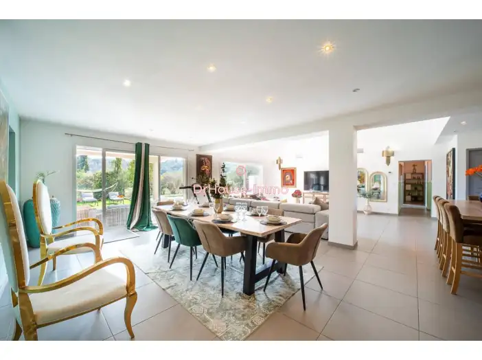 Maison 9 pièces de 250 m² - Vivès (66490)