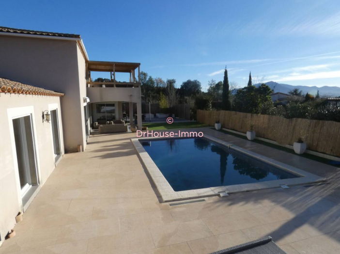 Maison de 250m² - 9 pièces
