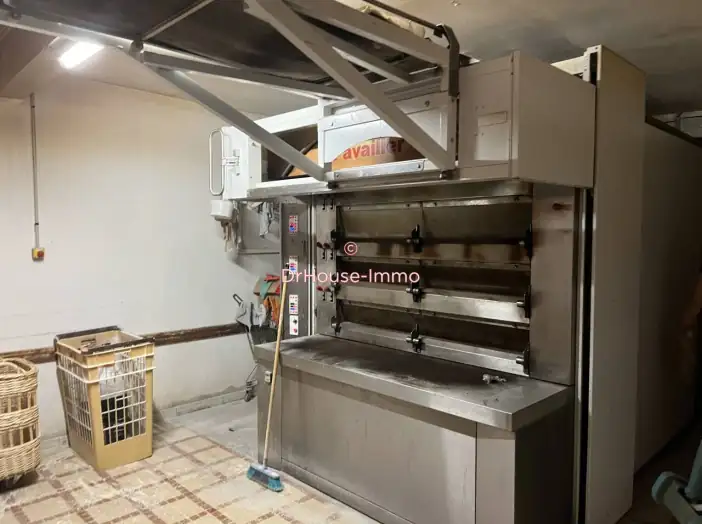 Commerce 4 pièces de 250 m² - Sainte-Livrade-sur-Lot (47110)