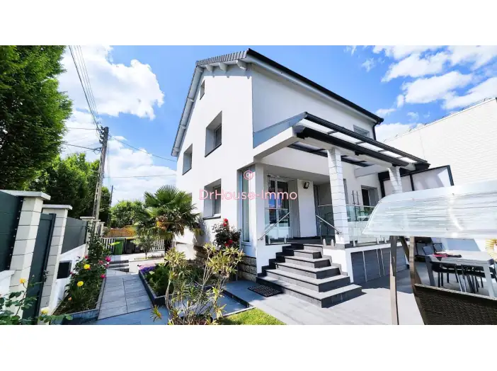 Maison 7 pièces de 130 m² - Morangis (91420)