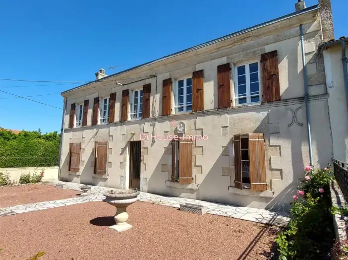 Maison 6 pièces de 157 m² - Cramchaban (17170)