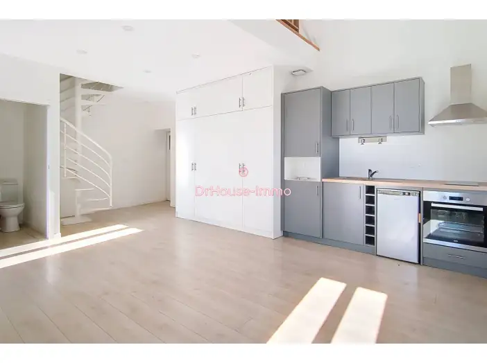 Immeuble 7 pièces de 200 m² - Tours (37000)