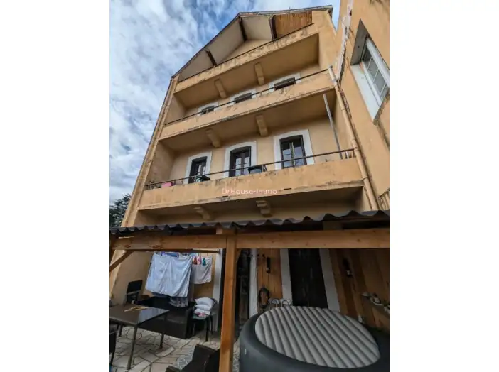 Immeuble 9 pièces de 230 m² - Lourdes (65100)