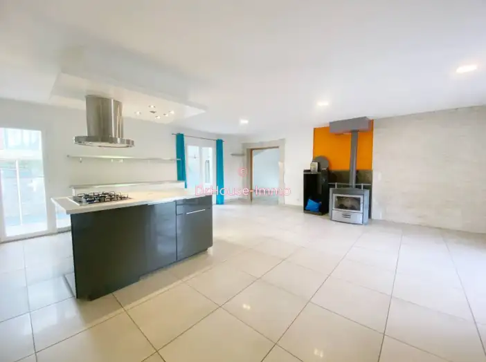 Maison 6 pièces de 131 m² - Frans (01480)