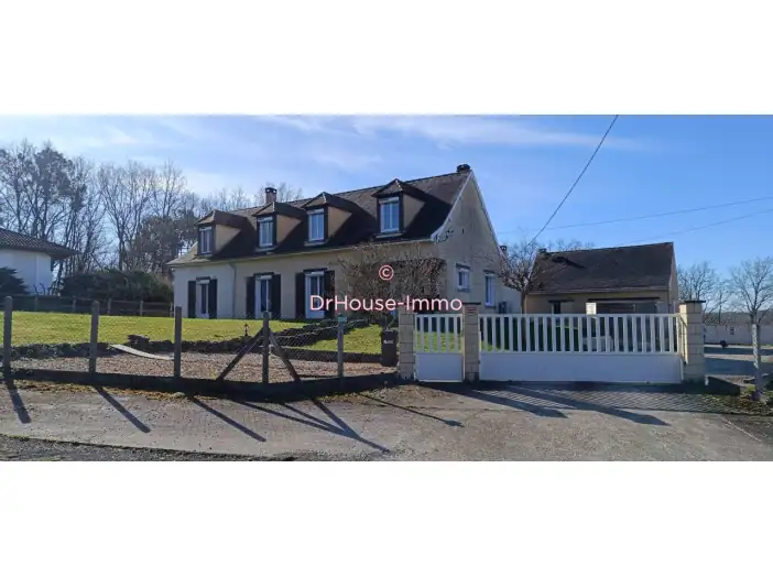 Maison 7 pièces de 278 m² - Cours-de-Pile (24520)