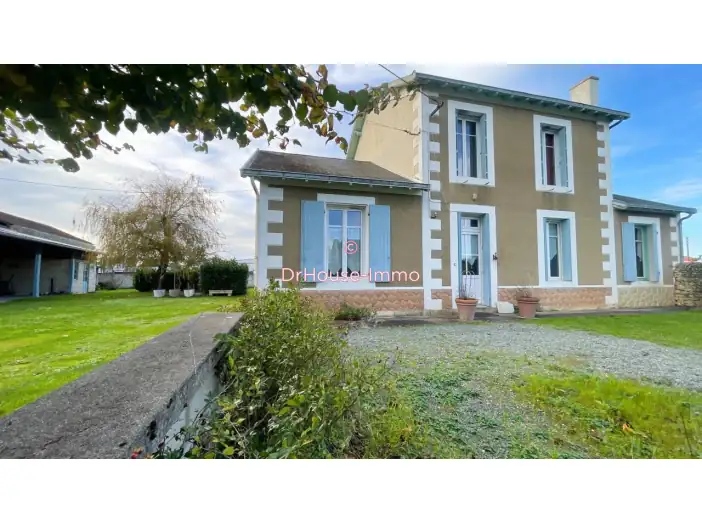 Maison 7 pièces de 156 m² - La Crèche (79260)