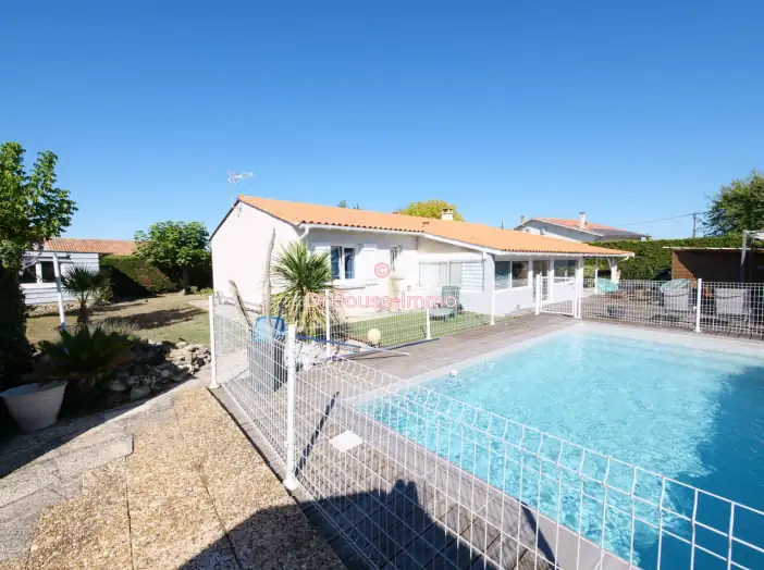 Maison 4 pièces de 122 m² - Lamarque (33460)