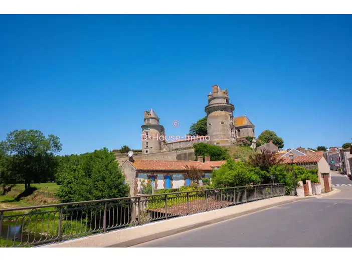 Terrain de 3 900 m² - Apremont (85220)