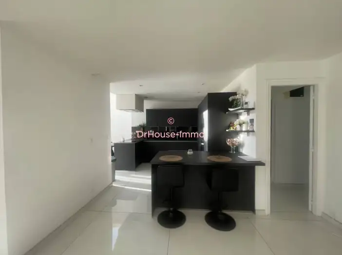 Maison 8 pièces de 195 195 m² - Roubaix (59100)