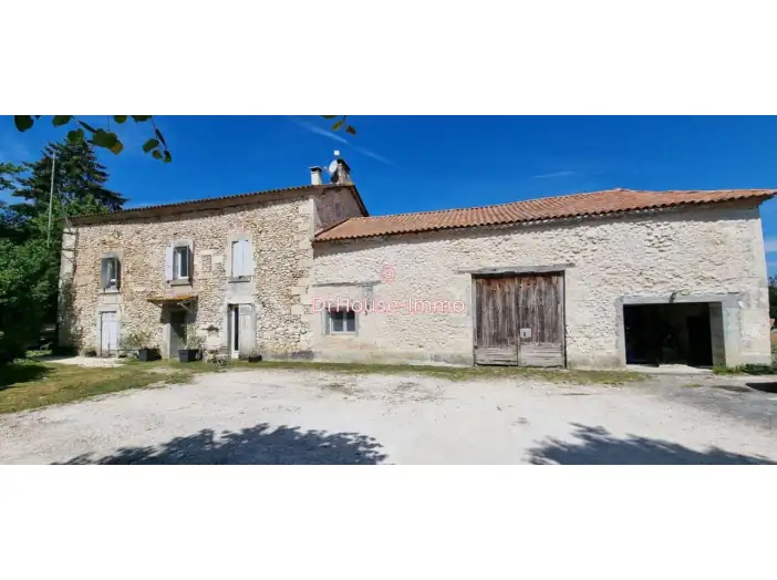 Maison 7 pièces de 240 m² - Neuvic (24190)