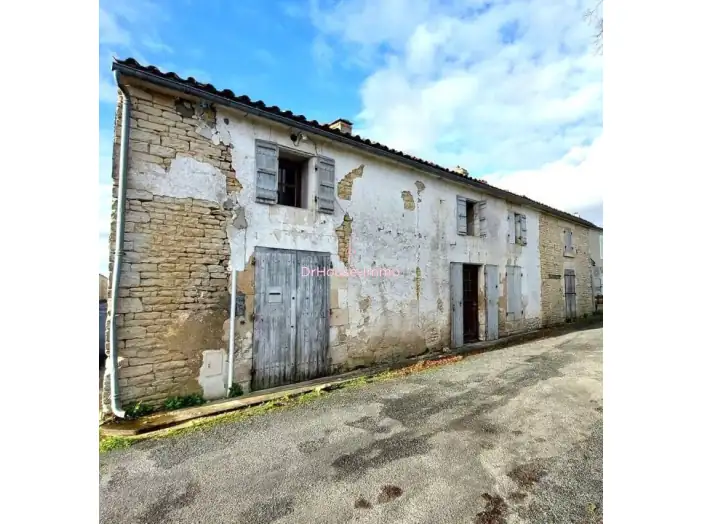 Maison 8 pièces de 256 m² - Cramchaban (17170)