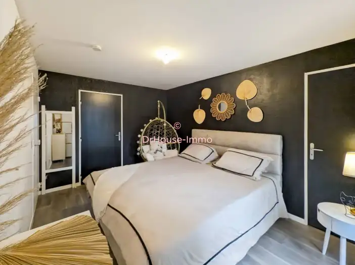 Appartement 2 pièces de 33 m² - Vaulx-en-Velin (69120)