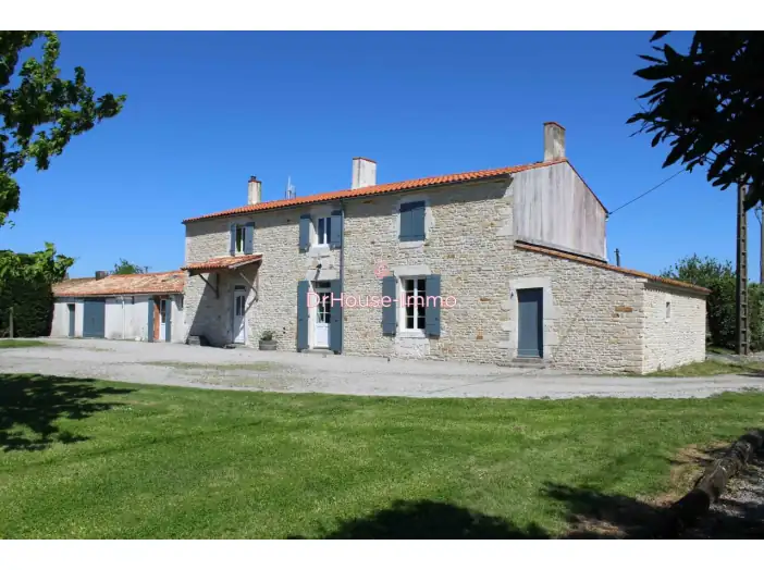 Maison 7 pièces de 213 m² - Marans (17230)