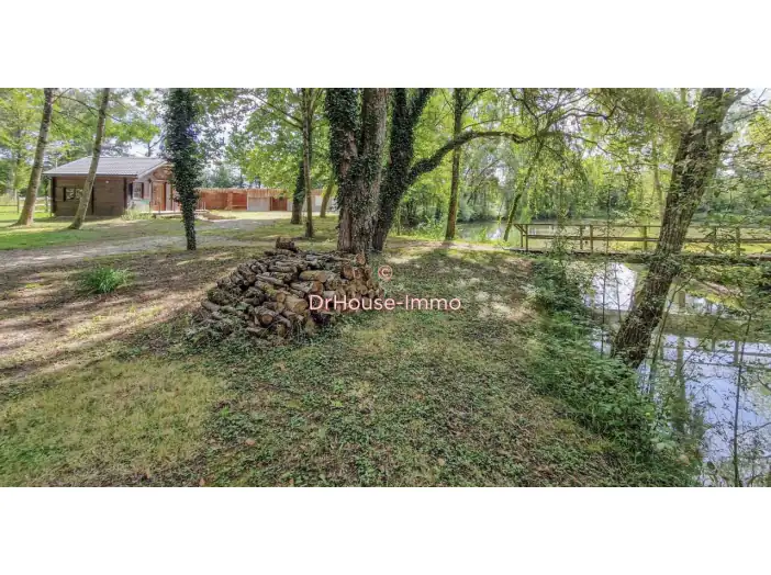 Maison avec étang 2 pièces de 36 m² - Melleroy (45220)