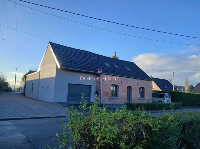 Maison 10 pièces de 190 m² - Lestrem (62136)