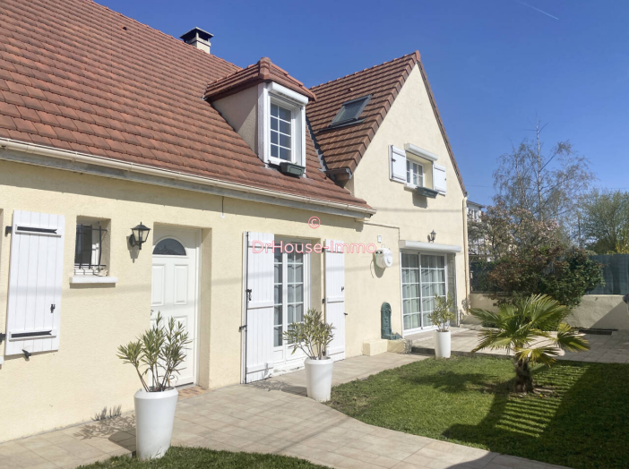 Maison 10 pièces de 225 m² - Limay (78520)