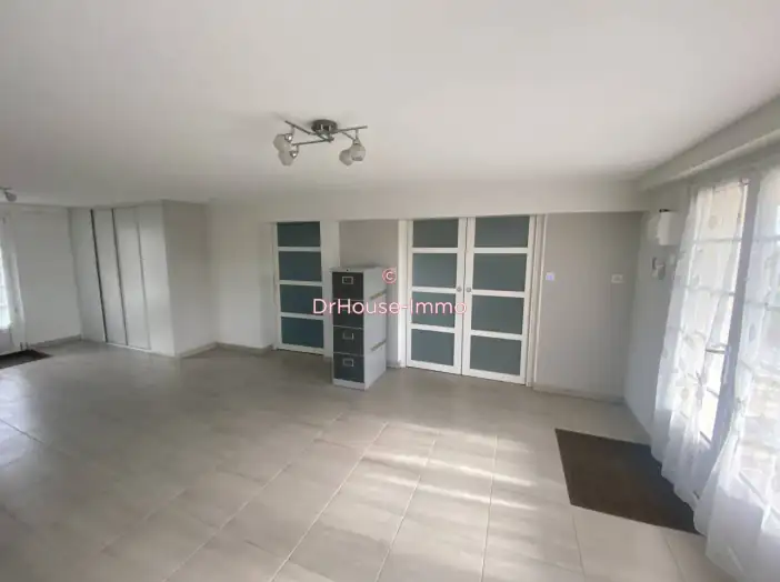 Maison 9 pièces de 253 m² - Mignaloux-Beauvoir (86550)