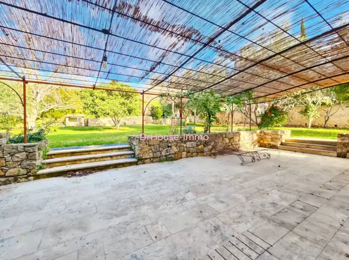 Maison 5 pièces de 150 m² - Villecroze (83690)