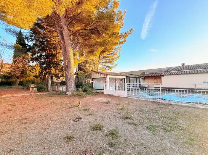 Terrain de 709 m² - Saint-Cannat (13760)