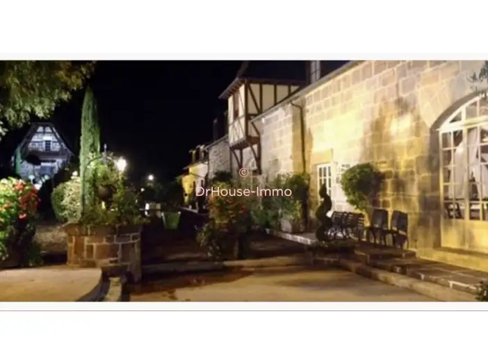 Commerce 15 pièces de 720 m² - Saint-Pantaléon-de-Larche (19600)