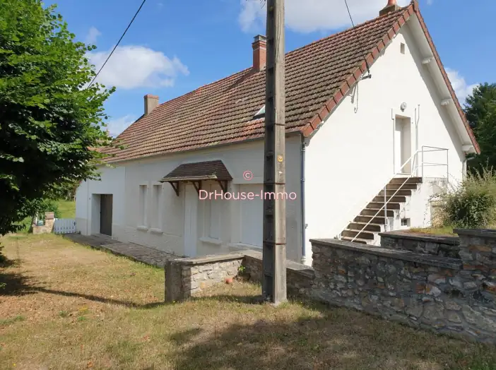 Maison 9 pièces de 197 m² - Montvicq (03170)