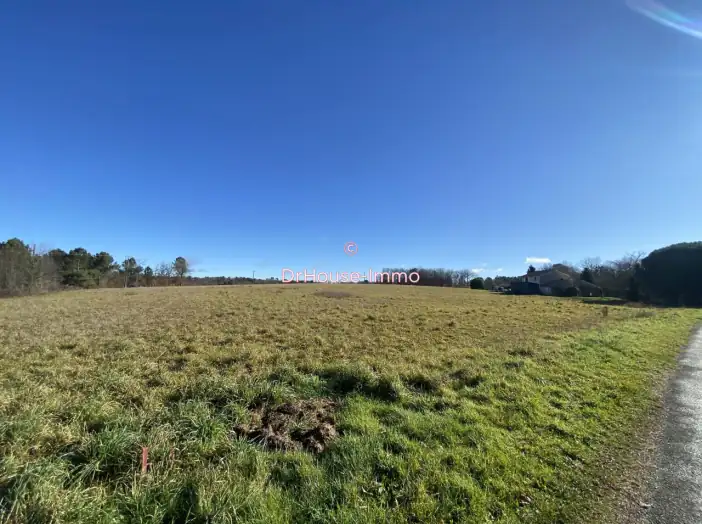 Terrain de 4 533 m² - Lacropte (24380)