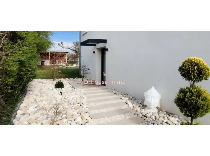 Maison 6 pièces de 150 m² - Saint-Bernard (01600)