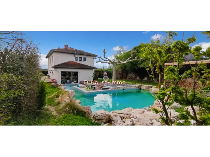 Maison 6 pièces de 150 m² - Saint-Bernard (01600)