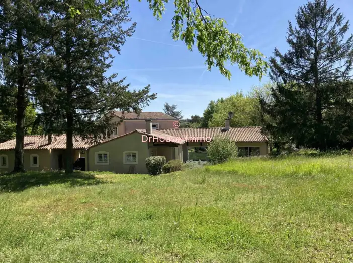 Maison 7 pièces de 280 m² - Ligugé (86240)