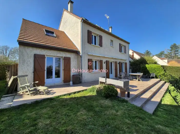 Maison 9 pièces de 217 m² - Soindres (78200)