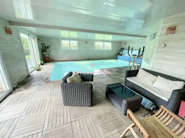 Maison 8 pièces de 280 m² - Kernilis (29260)