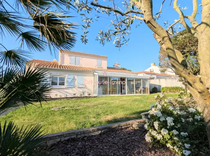 Maison 6 pièces de 135 m² - Sables-d'Olonne (85100)